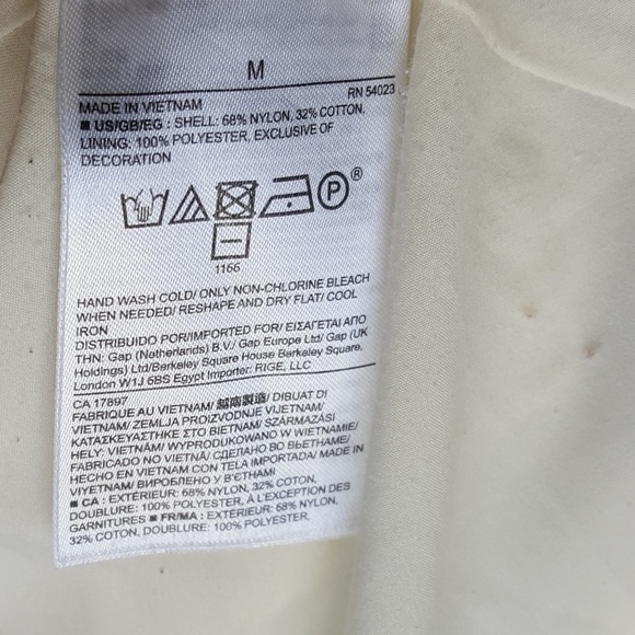 Banana Republic Eyelet Sleeveless Blouse - Picture 4 of 4